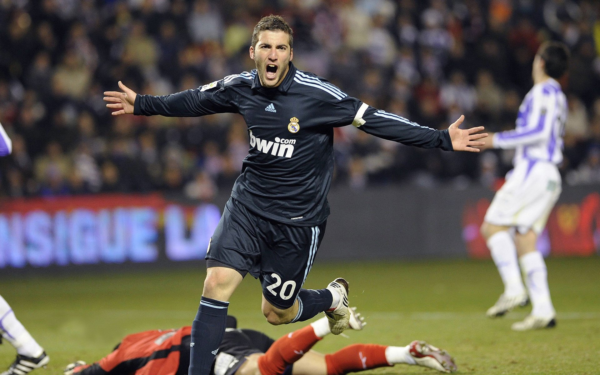 世界杯之夜,罗德里完成里程碑,一记改写历史的进球